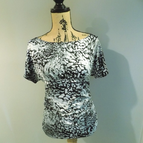 new recruit Tops - EUC   abstract print shirt